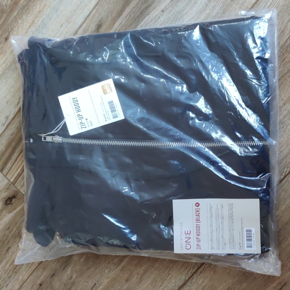 Brand New BTS Map Of The Soul ON:E Zip-Up Hoody Black size L